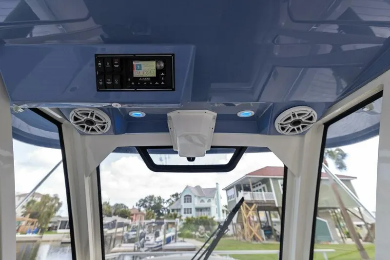  Yacht Photos Pics Helm Hardtop