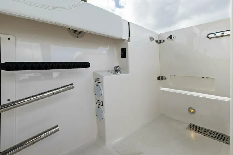  Yacht Photos Pics Gunnel