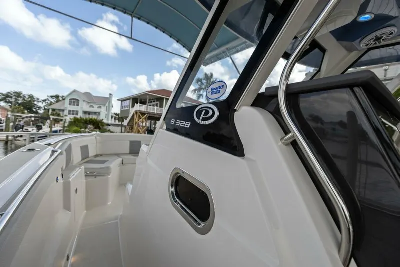  Yacht Photos Pics Walkway to Foredeck