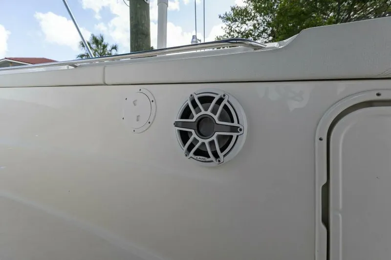  Yacht Photos Pics Foredeck Speakers