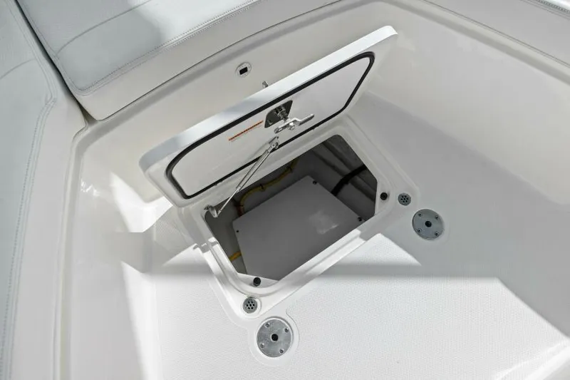  Yacht Photos Pics Foredeck Storage