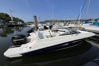 2014 Sea Ray 220 Sundeck