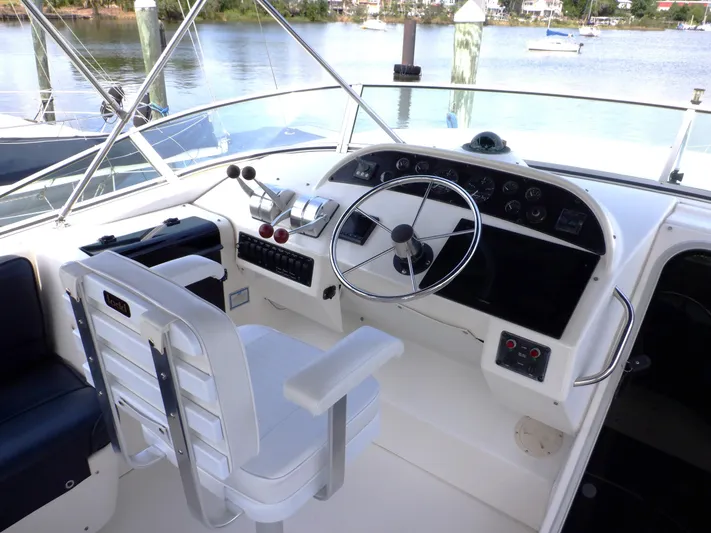 Epic Yacht Photos Pics 1998 Bayliner 4788 Pilothouse Motoryacht helm with steering wheel and controls.