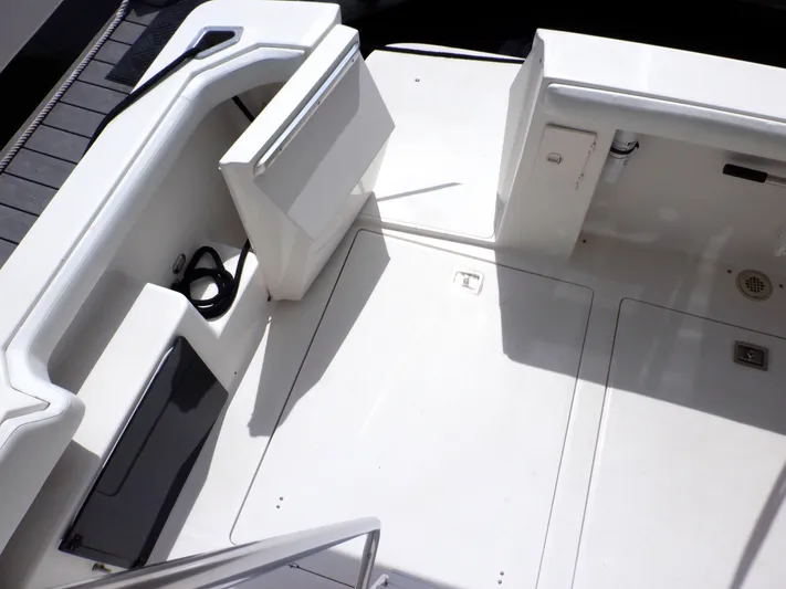 Epic Yacht Photos Pics 1998 Bayliner 4788 Pilothouse Motoryacht deck with storage compartments and seating.