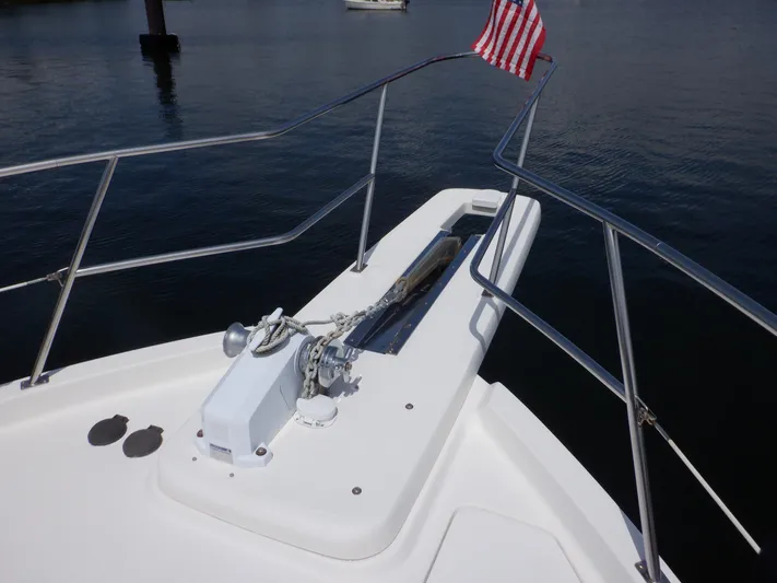 Epic Yacht Photos Pics Bow of 1998 Bayliner 4788 Pilothouse Motoryacht with American flag and anchor.