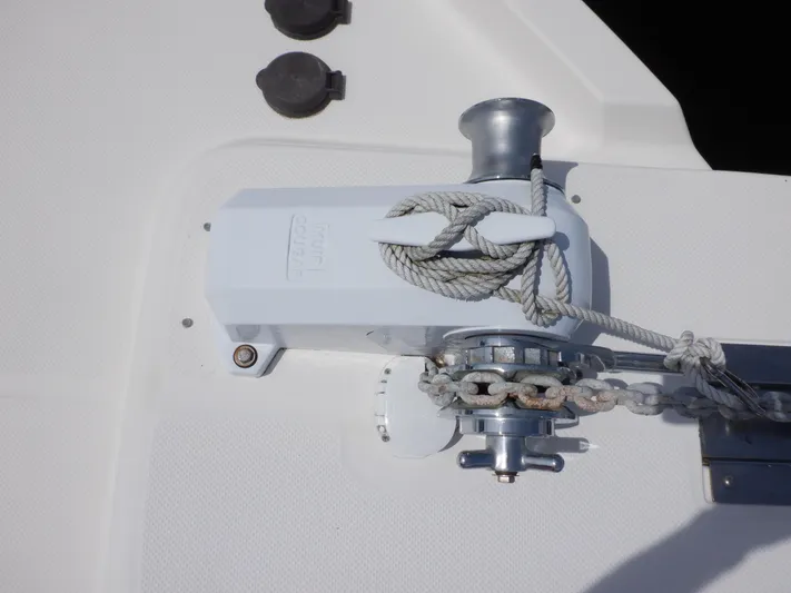 Epic Yacht Photos Pics Anchor windlass on 1998 Bayliner 4788 Pilothouse Motoryacht deck, with chain and rope.