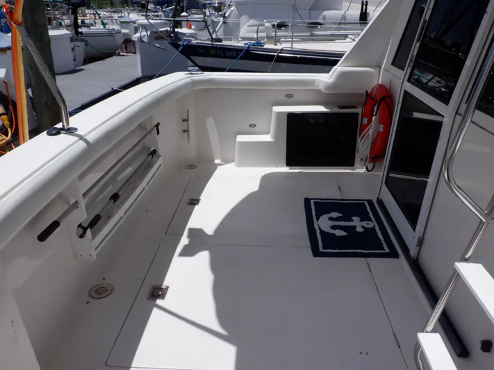 Epic Yacht Photos Pics 1998 Bayliner 4788 Pilothouse Motoryacht deck with anchor mat and safety equipment.