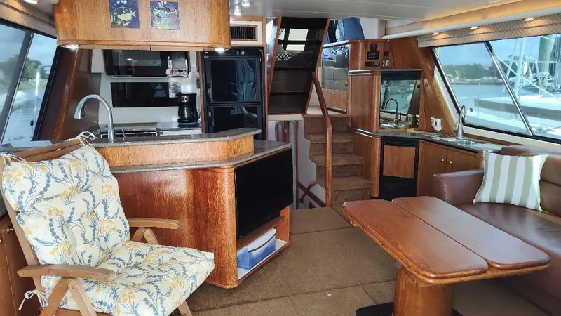 Epic Yacht Photos Pics Interior of 1998 Bayliner 4788 Pilothouse Motoryacht with kitchen and seating area.