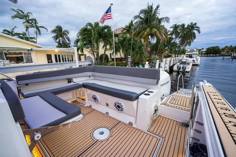  Yacht Photos Pics 2020 Jeanneau Leader 9.0 WA boat with spacious deck and seating, docked near palm trees.