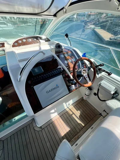  Yacht Photos Pics Cockpit of 1999 Fairline Targa 48 Open yacht with Garmin navigation system.