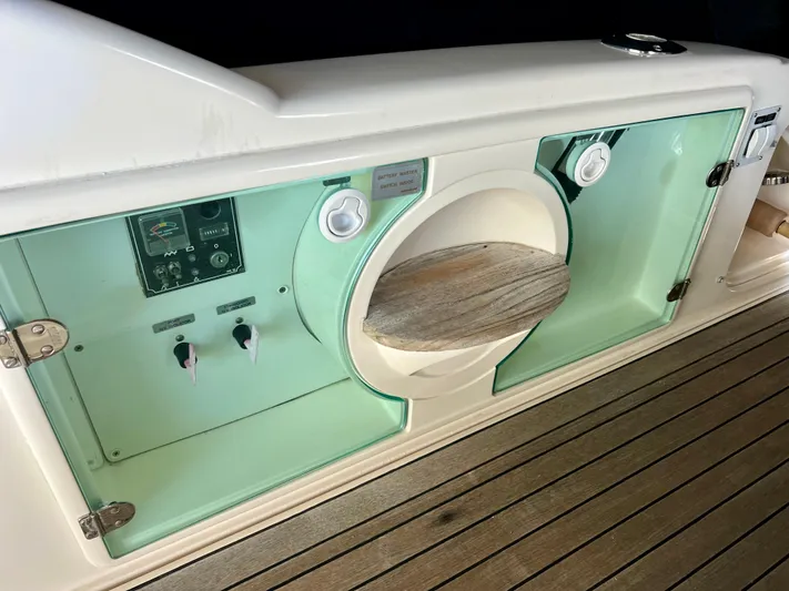  Yacht Photos Pics Control panel on 1999 Fairline Targa 48 Open yacht with wooden deck.