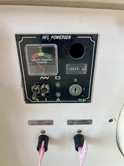  Yacht Photos Pics Control panel of a 1999 Fairline Targa 48 Open boat, featuring battery condition indicator.