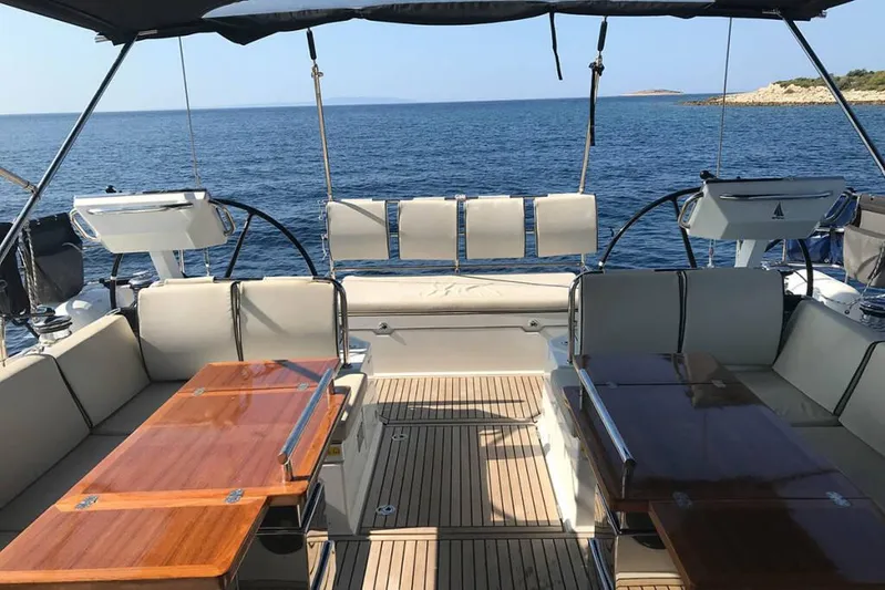 Thora Helen Yacht Photos Pics Cockpit View (3)