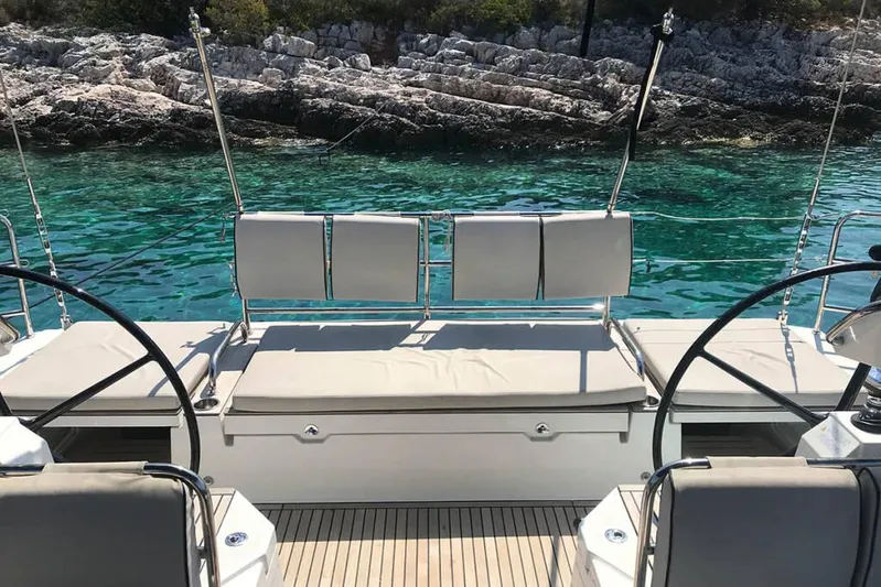 Thora Helen Yacht Photos Pics Cockpit View (1)