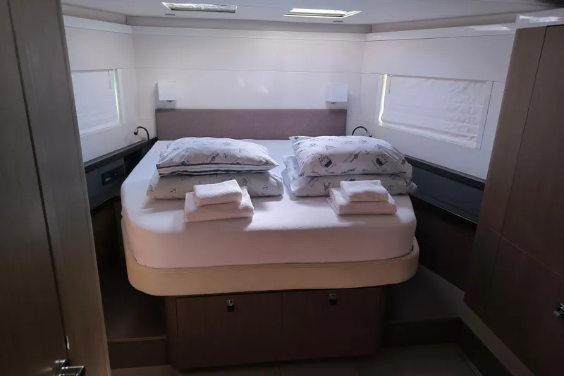 Thora Helen Yacht Photos Pics Cabin View (3)