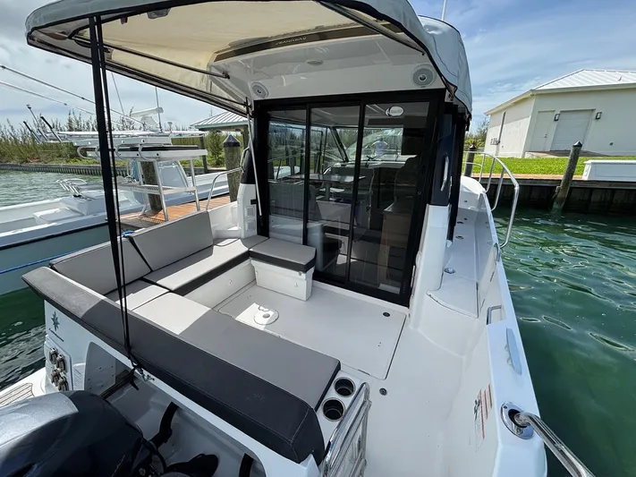 Knot Work'n Yacht Photos Pics Jeanneau 29 NC895 Knot Work'N - Cockpit with Seating