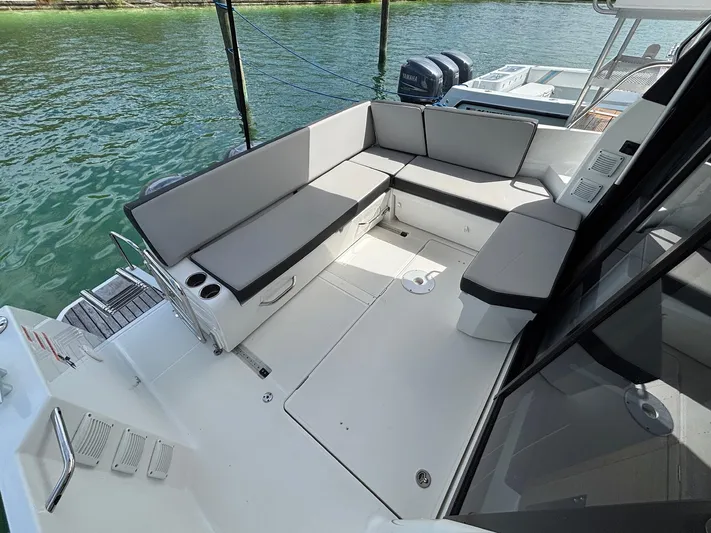 Knot Work'n Yacht Photos Pics Jeanneau 29 NC895 Knot Work'N - Cockpit with Seating