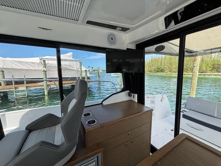 Knot Work'n Yacht Photos Pics 2020 Jeanneau NC895 Knot Work'N - Interior