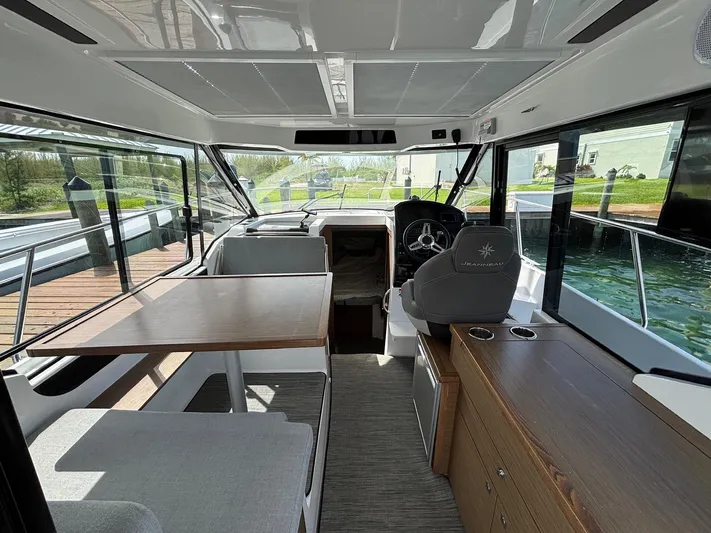 Knot Work'n Yacht Photos Pics 2020 Jeanneau NC895 Knot Work'N - Interior Seating, Table, Helm