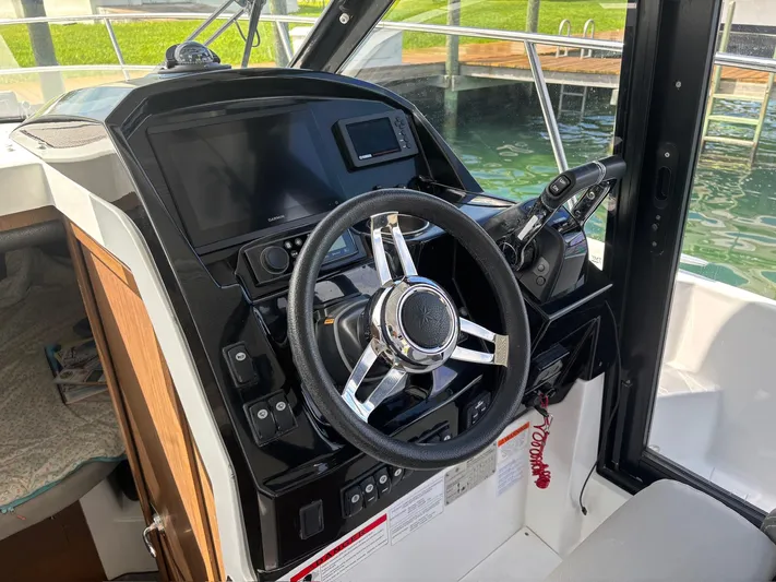 Knot Work'n Yacht Photos Pics 2020 Jeanneau NC895 Knot Work'N - Helm, Electronics and Controls