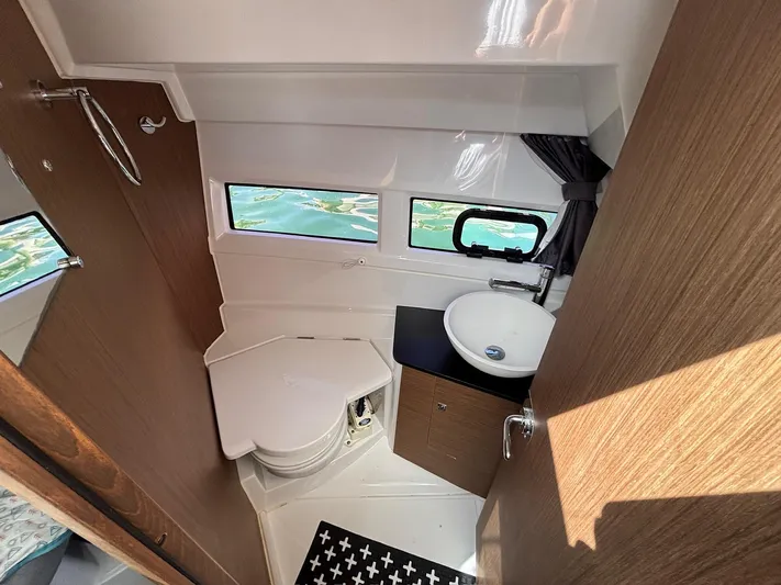 Knot Work'n Yacht Photos Pics 2020 Jeanneau NC895 Knot Work'N - Head