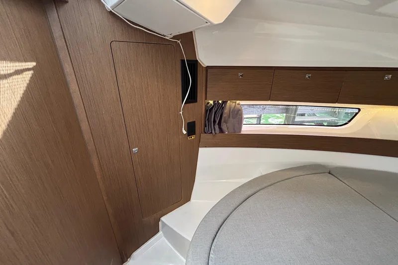 Knot Work'n Yacht Photos Pics 2020 Jeanneau NC895 Knot Work'N - Interior Forward Stateroom