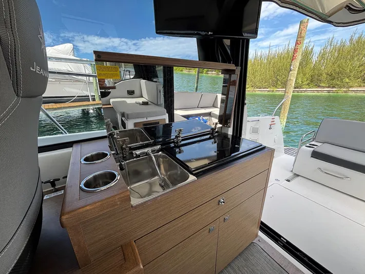 Knot Work'n Yacht Photos Pics I2020 Jeanneau NC895 Knot Work'N - On Deck Storage, Sink