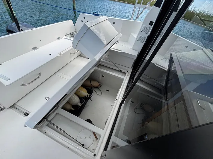 Knot Work'n Yacht Photos Pics 2020 Jeanneau NC895 Knot Work'N - In Deck Storage