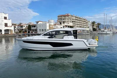 2023 Sealine C335V