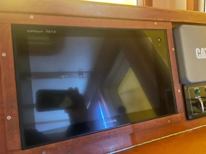 Endurance Yacht Photos Pics Garmin display on 2006 Duffy Pilothouse Fast Trawler dashboard.