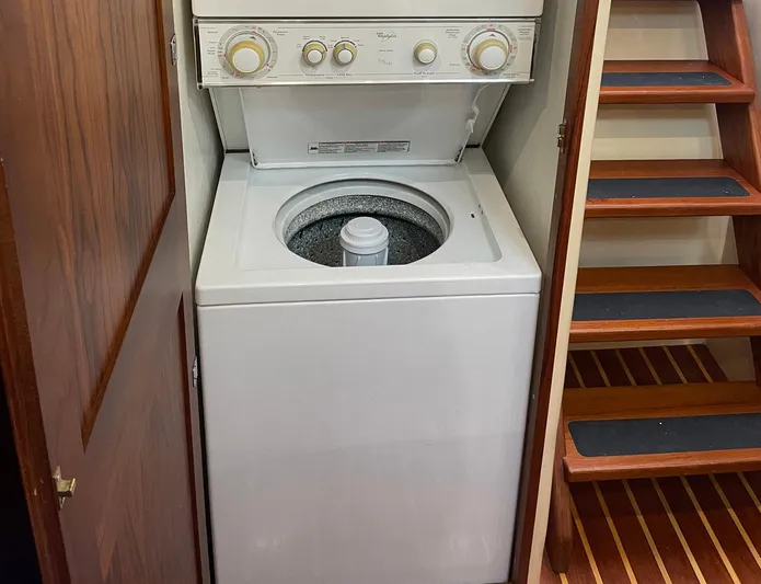 Endurance Yacht Photos Pics Laundry area with washer-dryer in 2006 Duffy Pilothouse Fast Trawler boat.