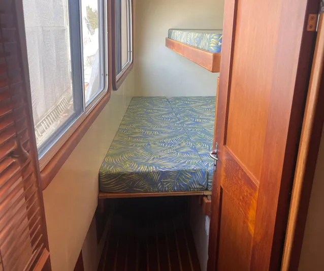 Endurance Yacht Photos Pics 2006 Duffy Pilothouse Fast Trawler cabin with bunk beds and wooden interior.