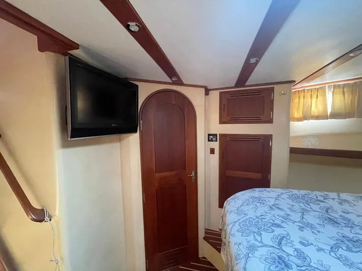 Endurance Yacht Photos Pics 2006 Duffy Pilothouse Fast Trawler cabin with TV, wooden door, and floral bedding.