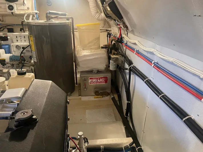 Endurance Yacht Photos Pics Engine room of 2006 Duffy Pilothouse Fast Trawler with equipment and wiring.