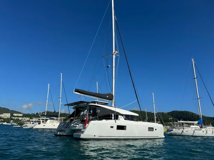 Solace Yacht Photos Pics 
