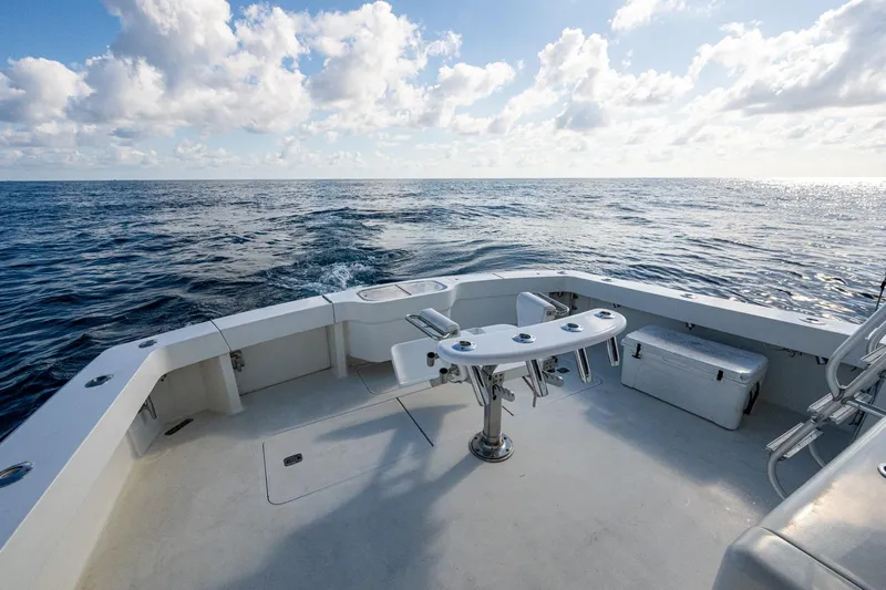 Navigator Yacht Photos Pics 1998 Viking 50 Convertible boat deck with ocean view, featuring fishing equipment and seating.