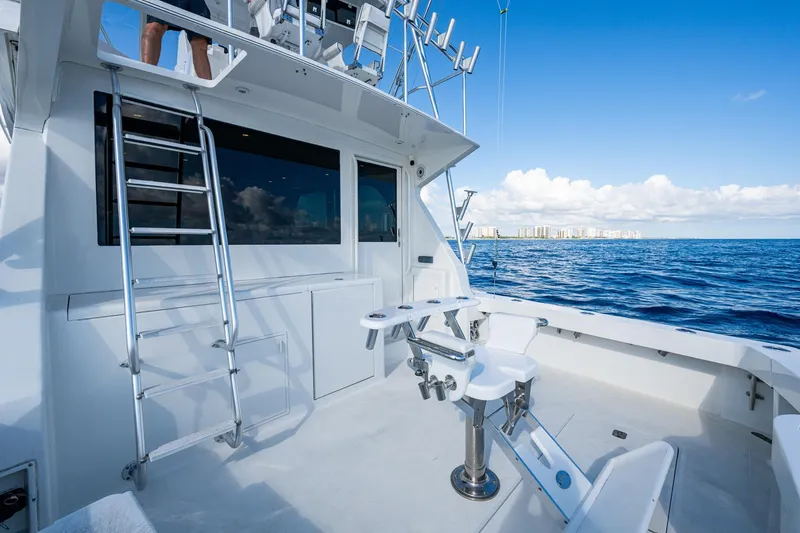 Navigator Yacht Photos Pics 1998 Viking 50 Convertible yacht deck with fishing chair, ladder, and ocean view.