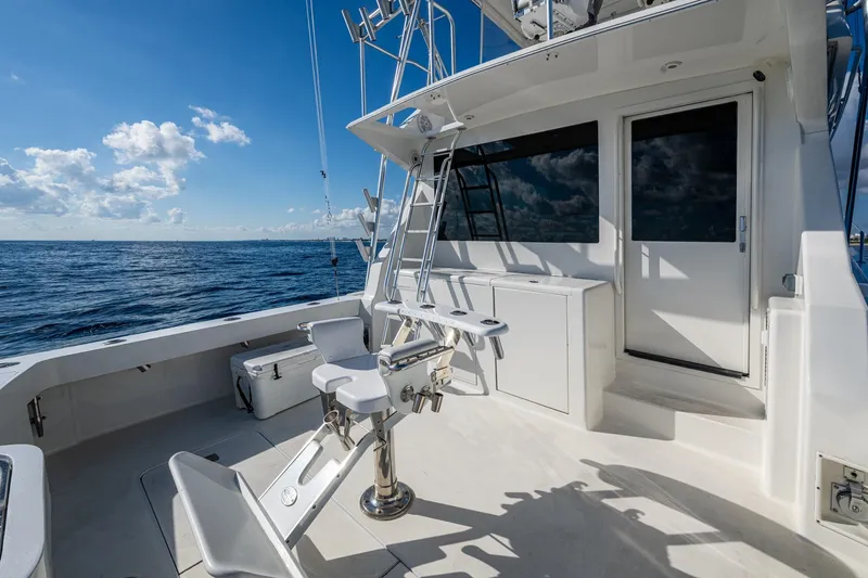 Navigator Yacht Photos Pics 1998 Viking 50 Convertible yacht deck with ocean view and fishing chair.