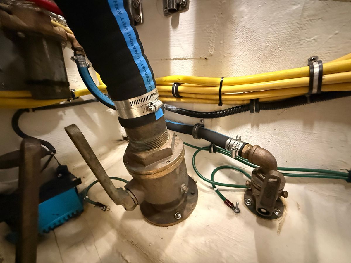 2004 Tiara Yachts 42 