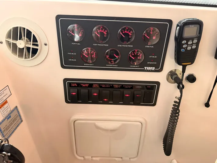 Gonzo Yacht Photos Pics Dashboard of a 2004 Tiara Yachts 42 Open with gauges and radio.