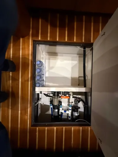 Gonzo Yacht Photos Pics Water filtration system in 2004 Tiara Yachts 42 Open.