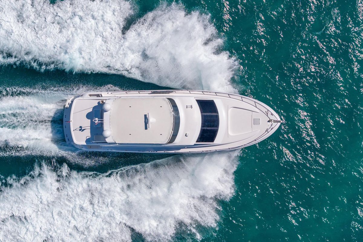 2009 Hatteras 64 