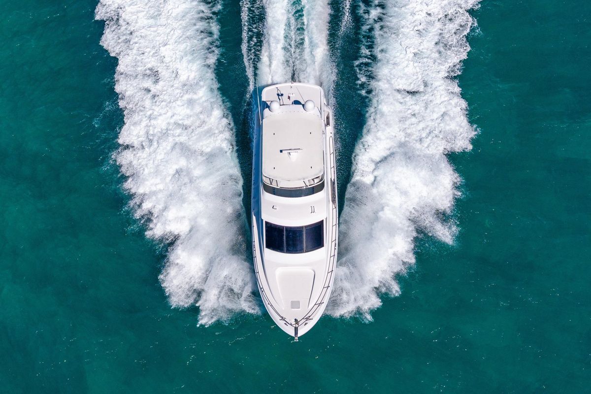 2009 Hatteras 64 