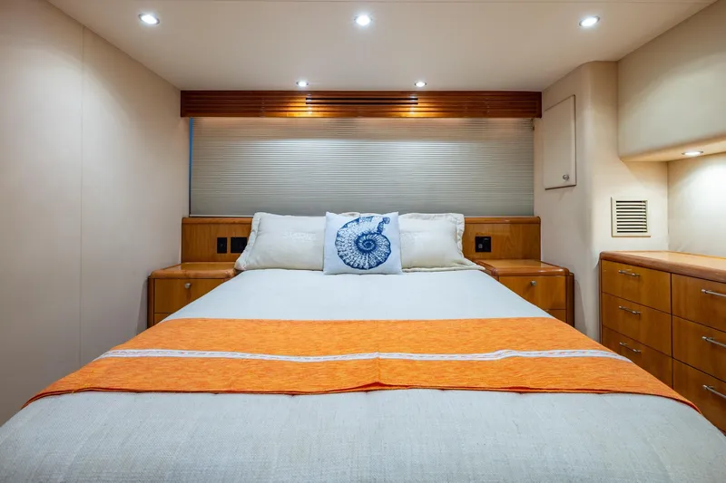 Starka Yacht Photos Pics Luxurious bedroom interior of 2009 Hatteras 64 Motor Yacht with modern decor.