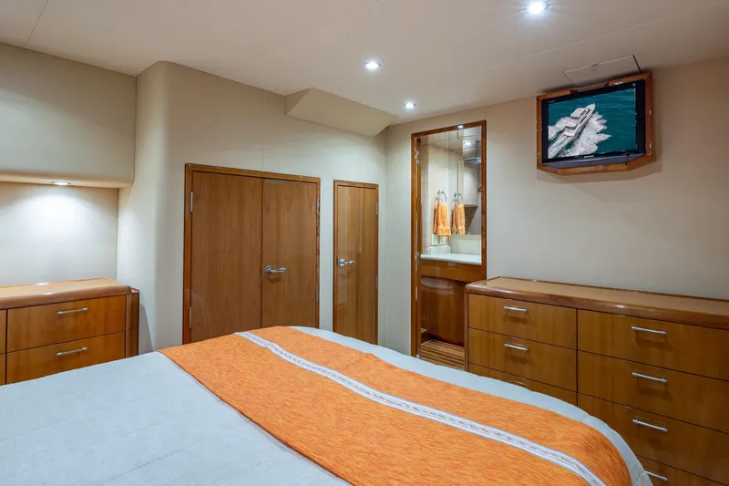 Starka Yacht Photos Pics Luxurious bedroom interior of 2009 Hatteras 64 Motor Yacht with modern furnishings.