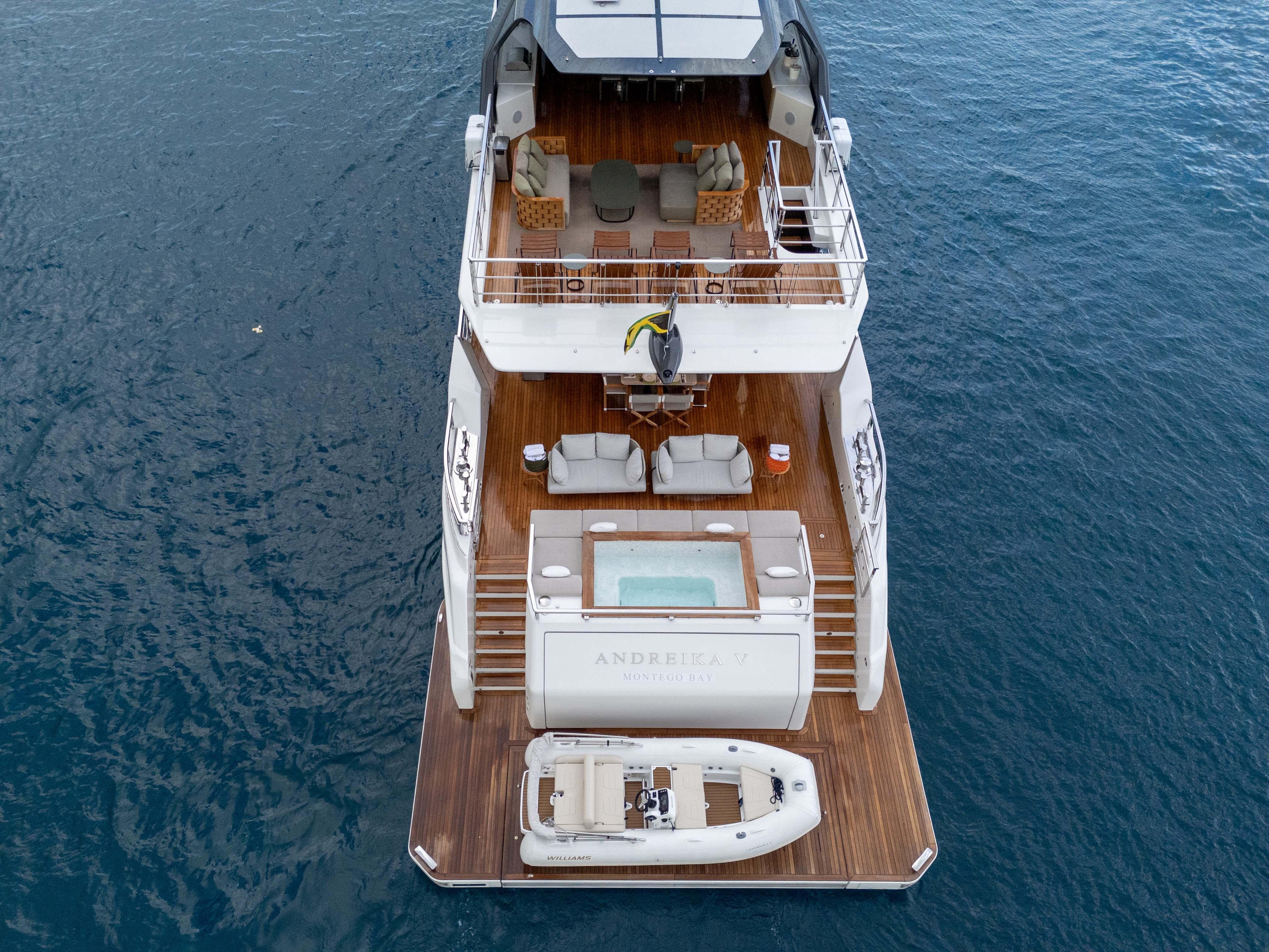 Yacht Photo 10