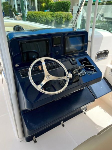 2016 Pursuit 31 Center Console