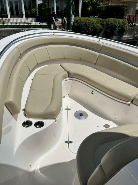 2016 Pursuit 31 Center Console