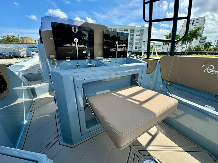  Yacht Photos Pics 2025 Ranieri CAYMAN 28 EXECUTIVE boat interior with modern controls and seating.