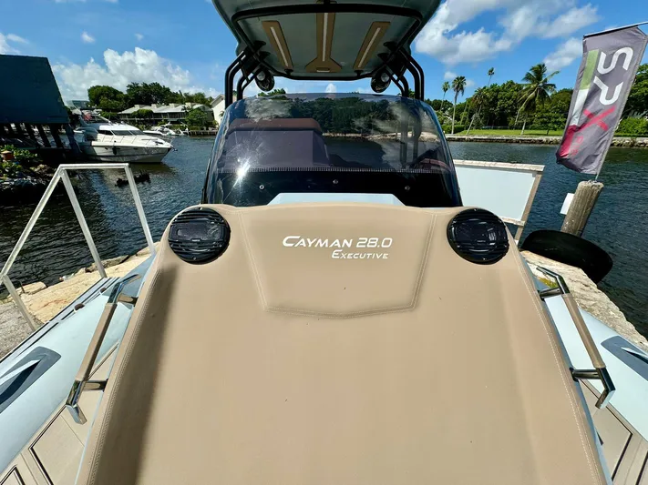  Yacht Photos Pics 2025 Ranieri CAYMAN 28 EXECUTIVE boat docked by the water on a sunny day.
